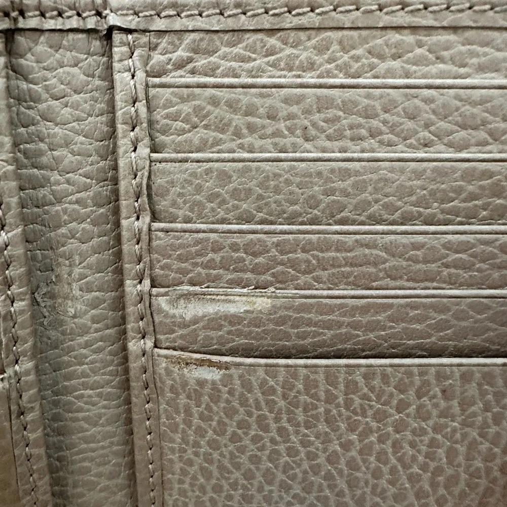 Gucci Tan Leather Wallet with Gold Accent- Box, Dust Bag, Chain and COA included - Picture 5 of 11